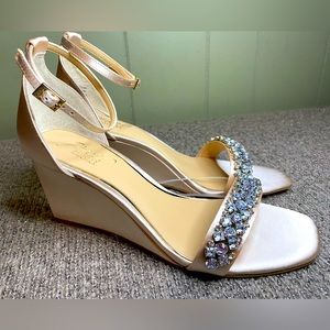 New Without Box Jewel Badgley Mischka Jeweled Shoes